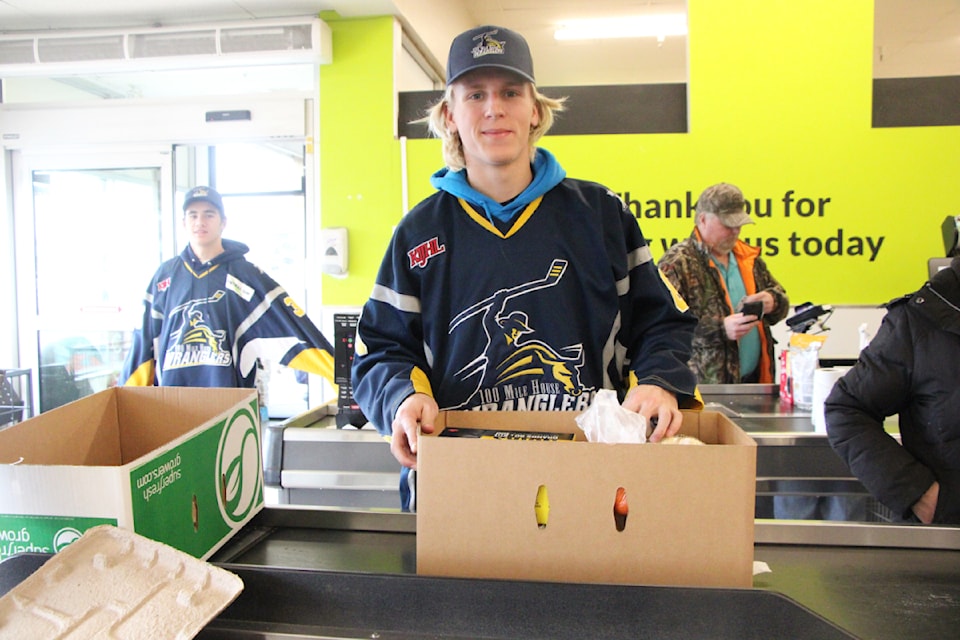 100 Mile House Wrangler Bronson Parker bags groceries at the 100 Mile House FreshCo on Thursday, Oct. 24. The 100 Mile House Wranglers' next home game is on Friday, Nov. 1 at the South Cariboo Rec Centre. (Patrick Davies photo - 100 Mile Free Press)