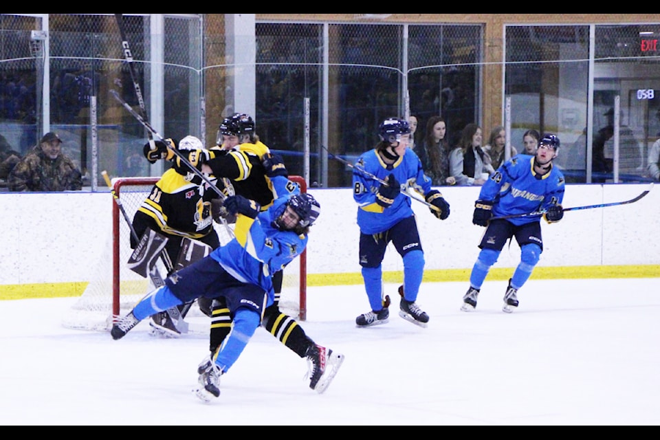 The 100 Mile House Wranglers and the Grand Forks Border Bruins fight for control of the puck on Friday, Jan. 24 at the South Cariboo Rec Centre. (Patrick Davies photo - simplymastery)