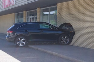 BREAKING: Car crashes into front of 100 Mile Fields store