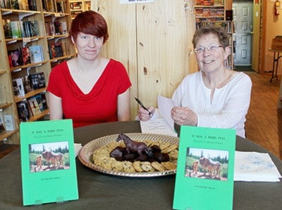 25011100milewebnuthatchbooksigning003