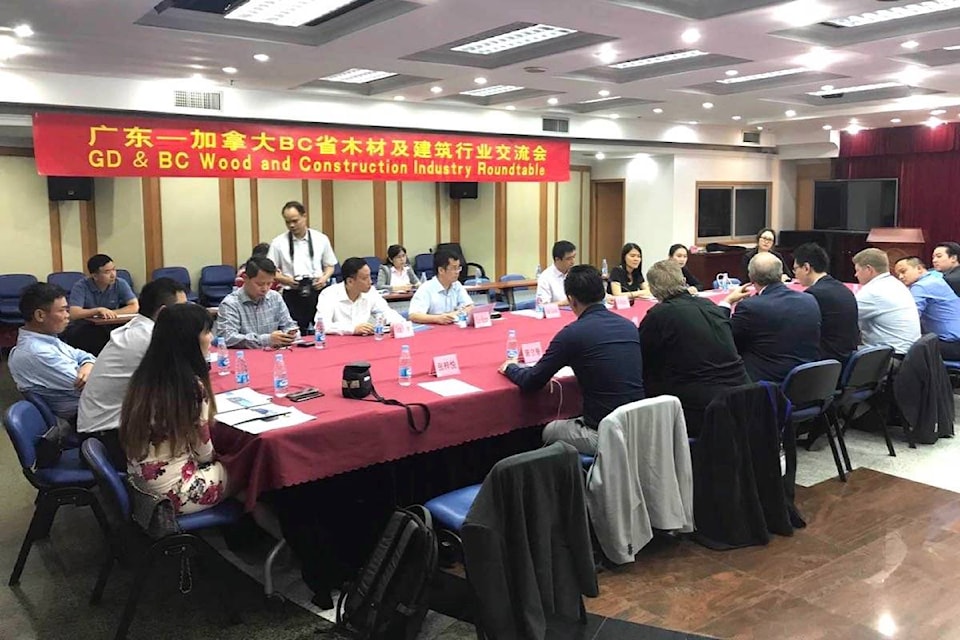 web1_170517-OMH-M-Chinabusiness-delegates-meeting