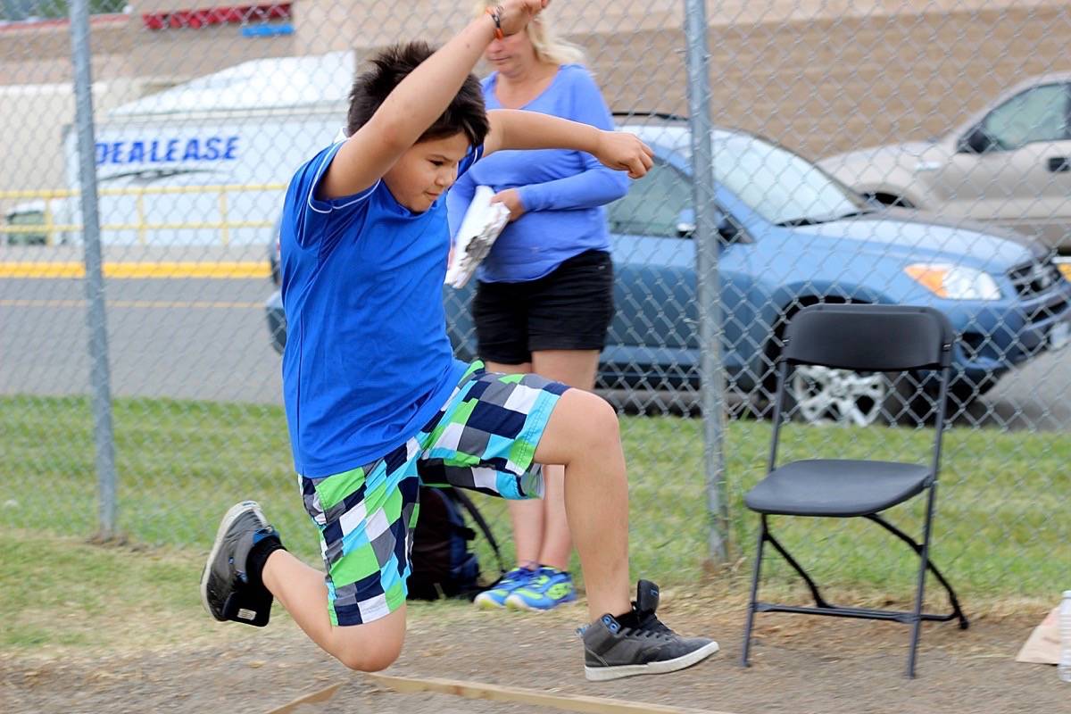 web1_170610-OMH-M-ELiza-Archie-long-jump