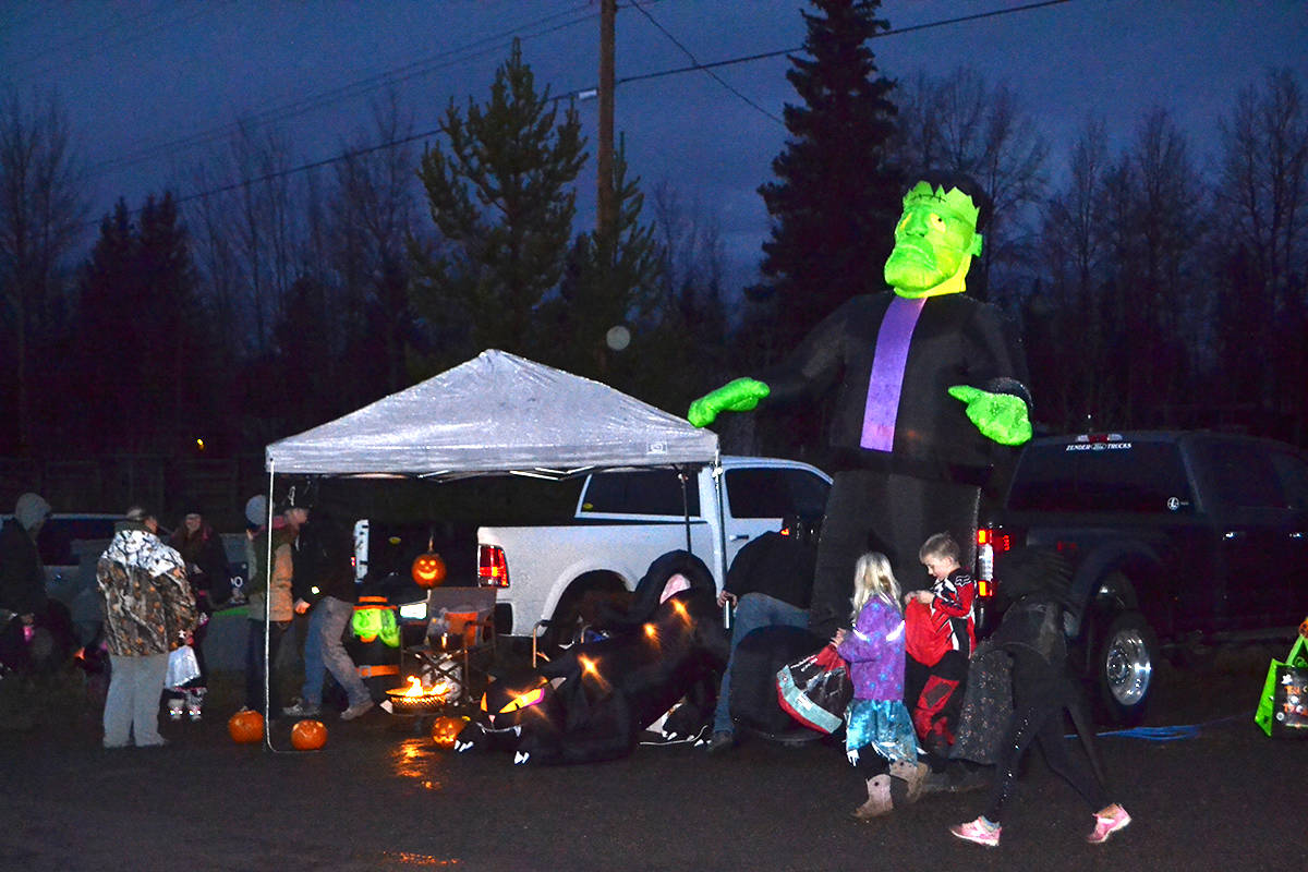 9191847_web1_171102-omh-trunkortreat3