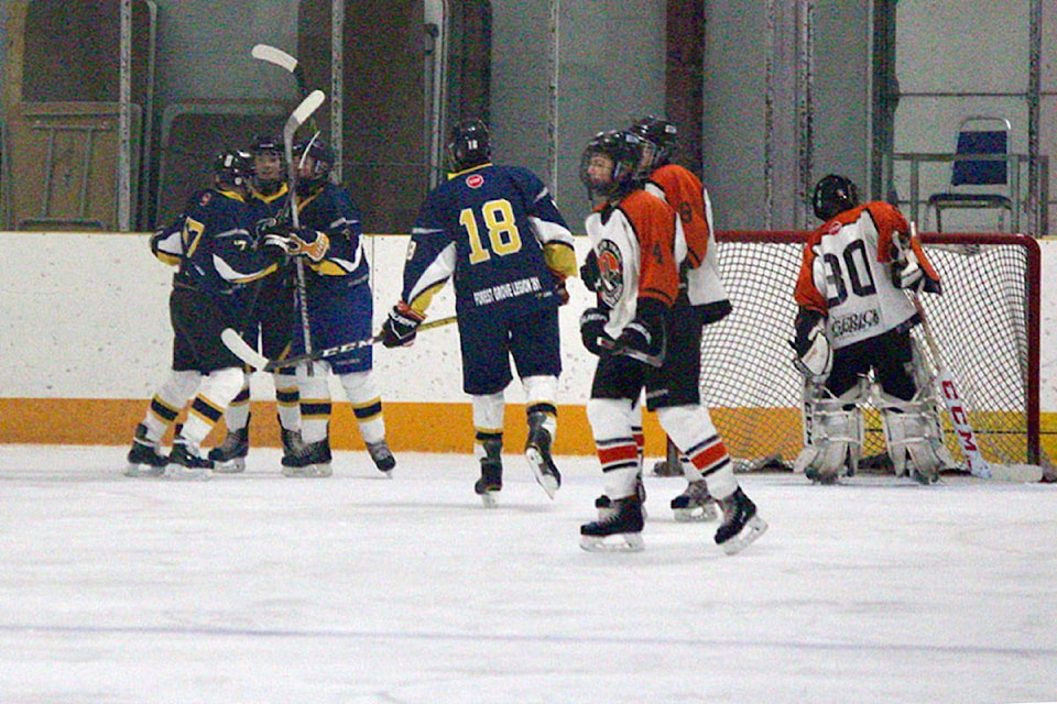 9268410_web1_171109-OMH-Bantamhockey_1