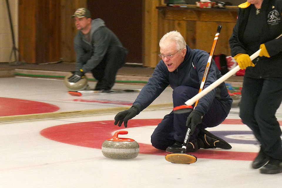 9451684_web1_copy_171123-OMH-curling1_1