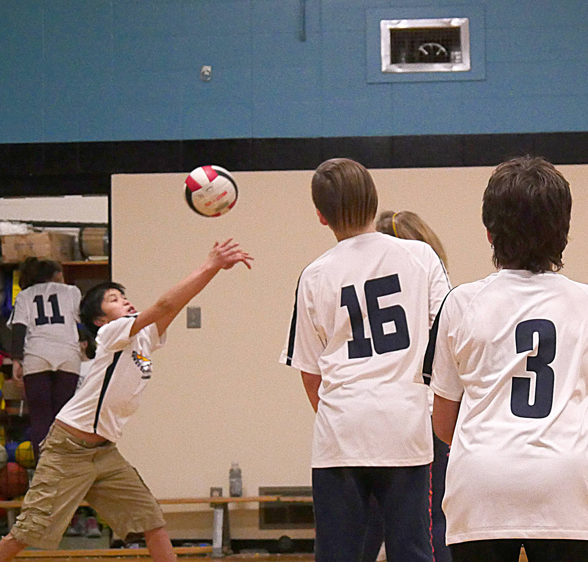 9745290_web1_171214-OMH-volleyball4_4