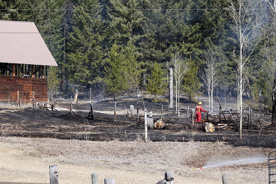 11413089_web1_180412-omh-grassfire