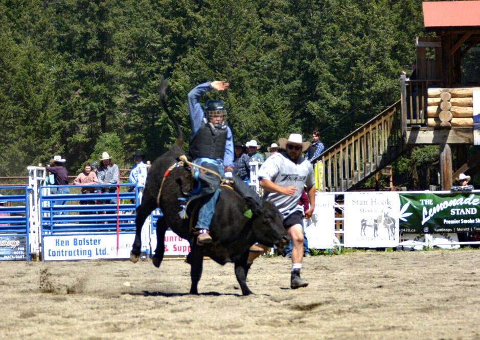 12095446_web1_180531-omh-clintonrodeo1