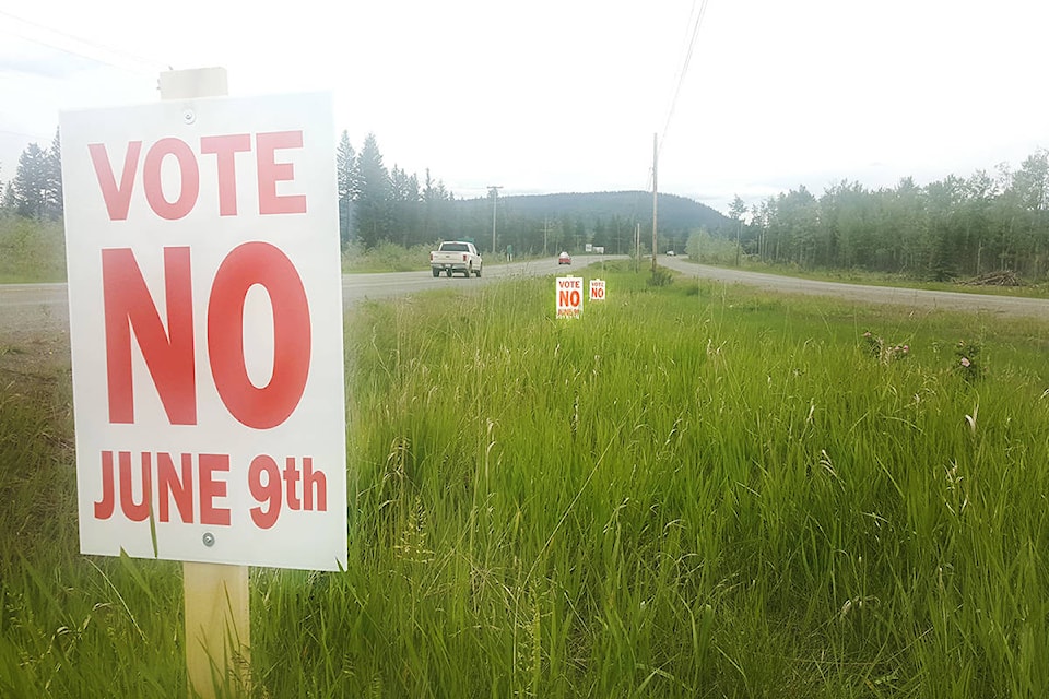 12189983_web1_180607-OMH-votenosigns
