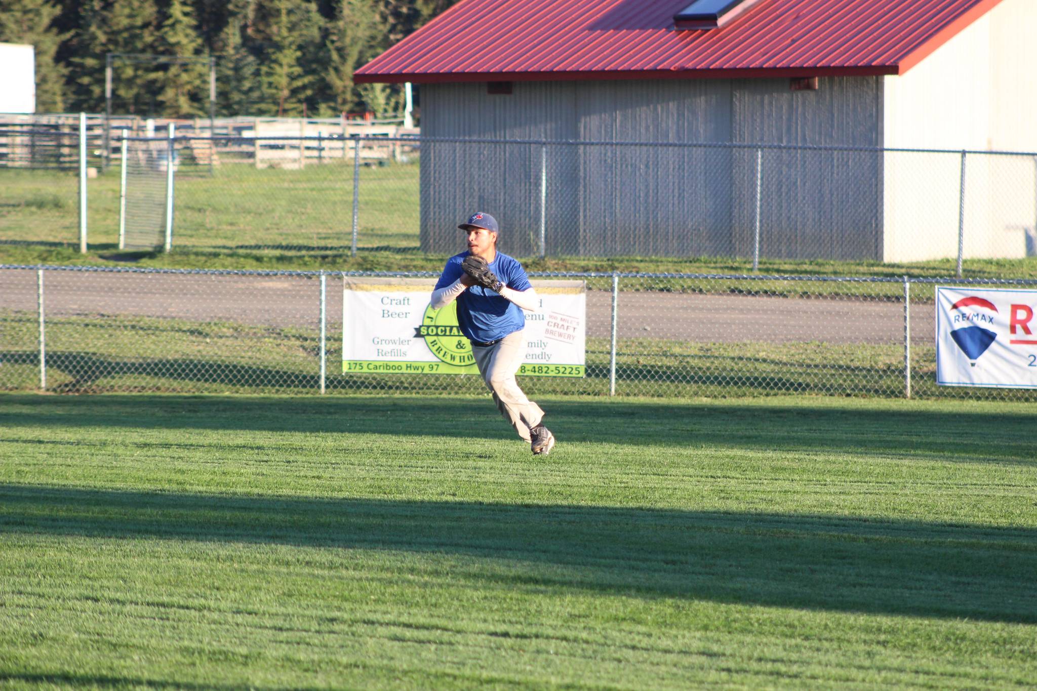 12561507_web1_180705-omh-softball2