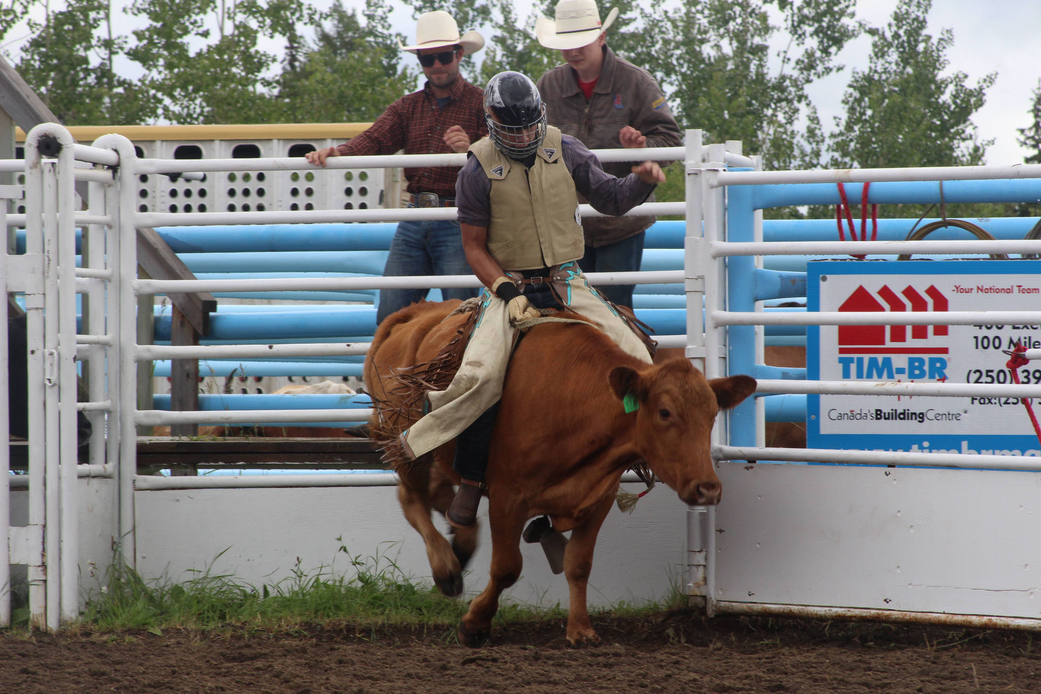 12835337_web1_180726-OMH-interlakesrodeo_5