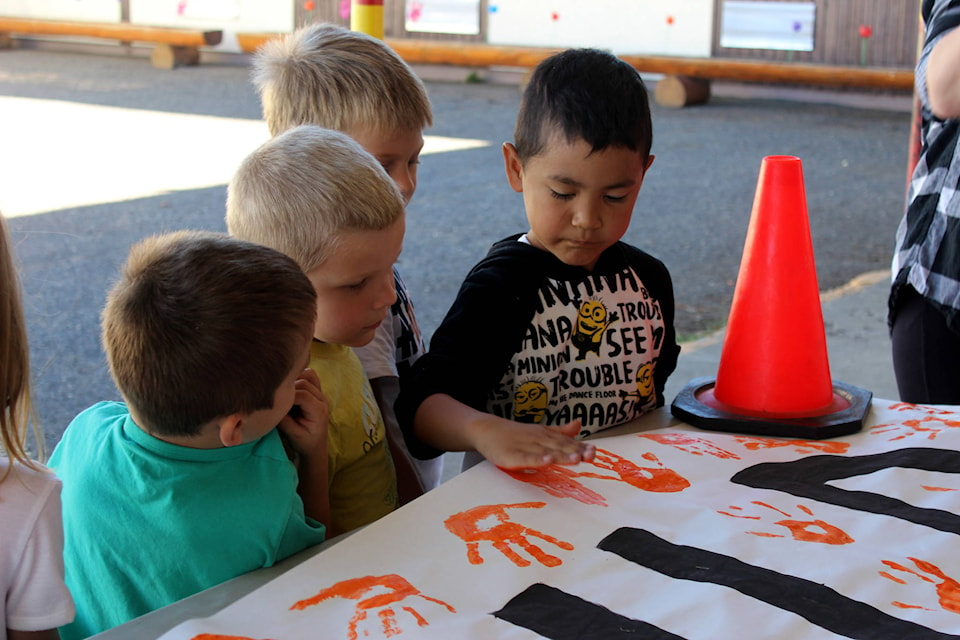 13594560_web1_180920-omh-orangeshirtday