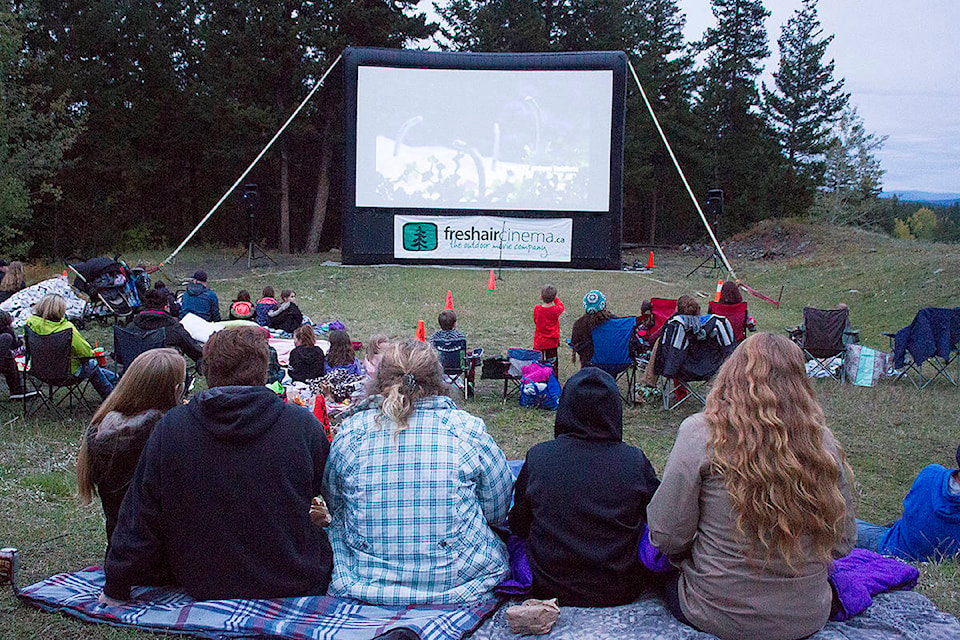 13663754_web1_180927-OMH-outdoormovie2