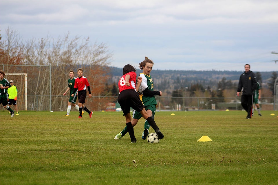 13957757_web1_181018-omh-PSOsoccer5-web