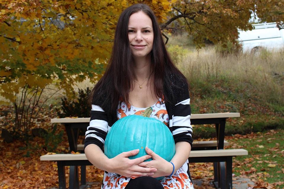 14152431_web1_181025-TRL-teal-pumpkin2