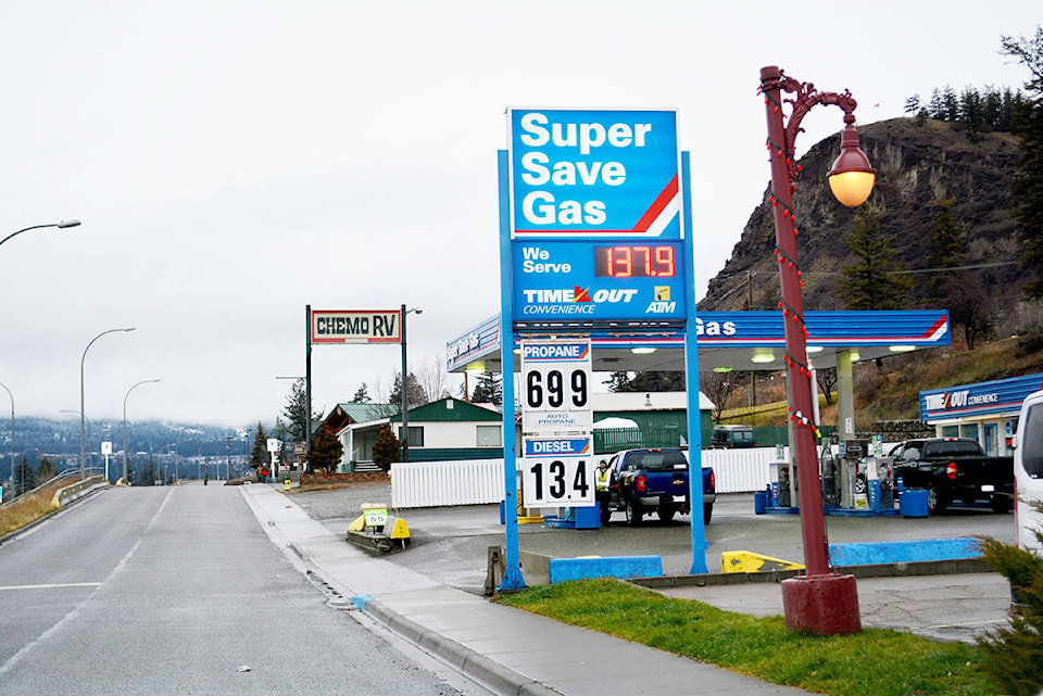 14415557_web1_181116-WLT-GasPrices