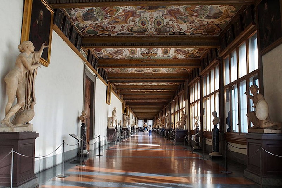 14995671_web1_799px-Uffizi_Gallery_hallway