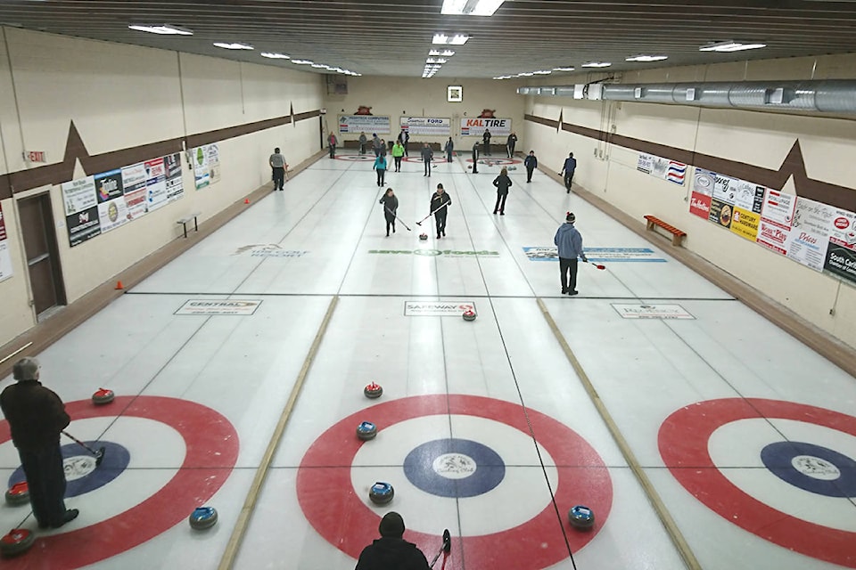 15054993_web1_190110-omh-Curling