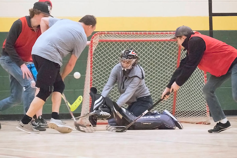 15309723_web1_copy_190131-OMH-floorhockey_1