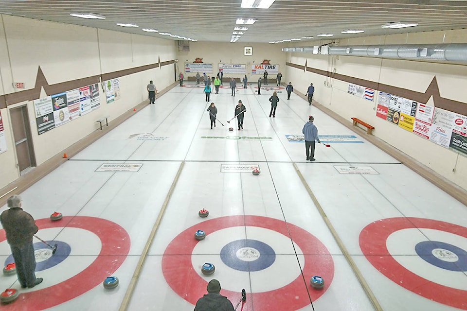 16107128_web1_190328-omh-Curling