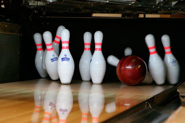 16349375_web1_Bowling-S