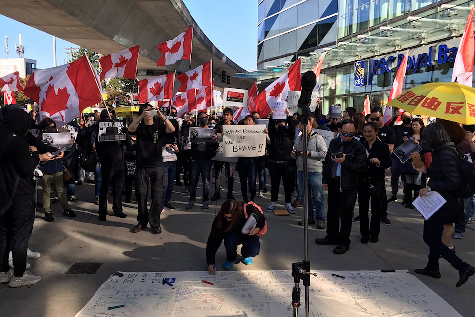 18831516_web1_hong-kong-richmond-protest-1