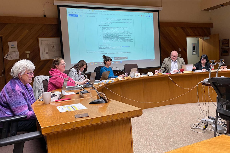 School board members discuss the draft calendar at Tuesday evening’s meeting. (Angie Mindus photo)