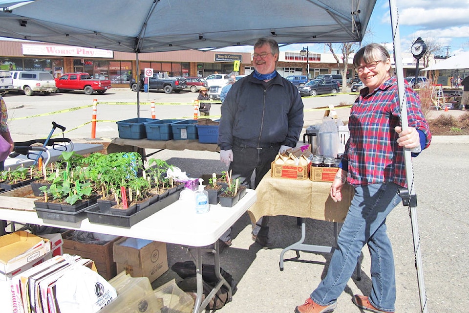 21437686_web1_First-Farmers-Market-100-Mile-House_3