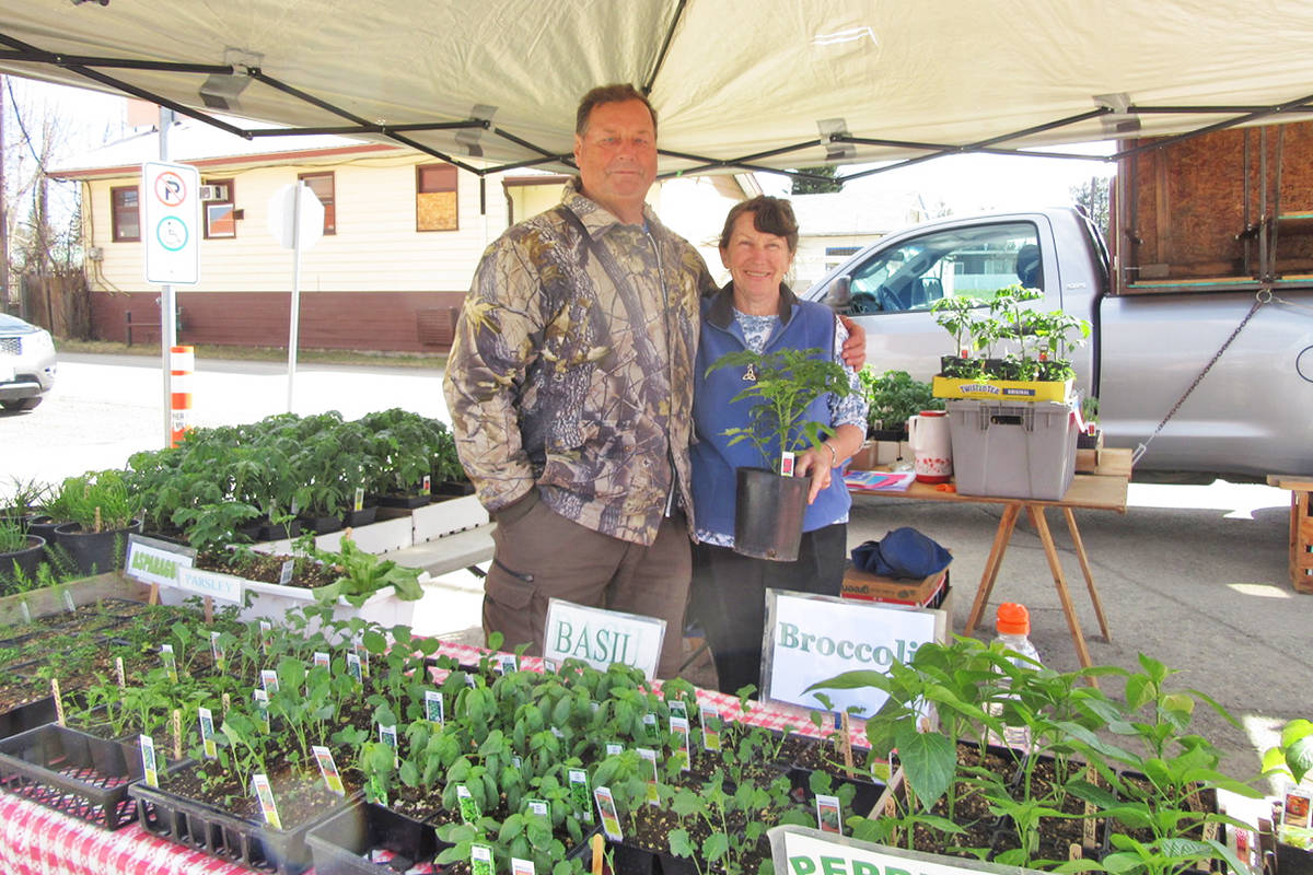 21437686_web1_First-Farmers-Market-100-Mile-House_4