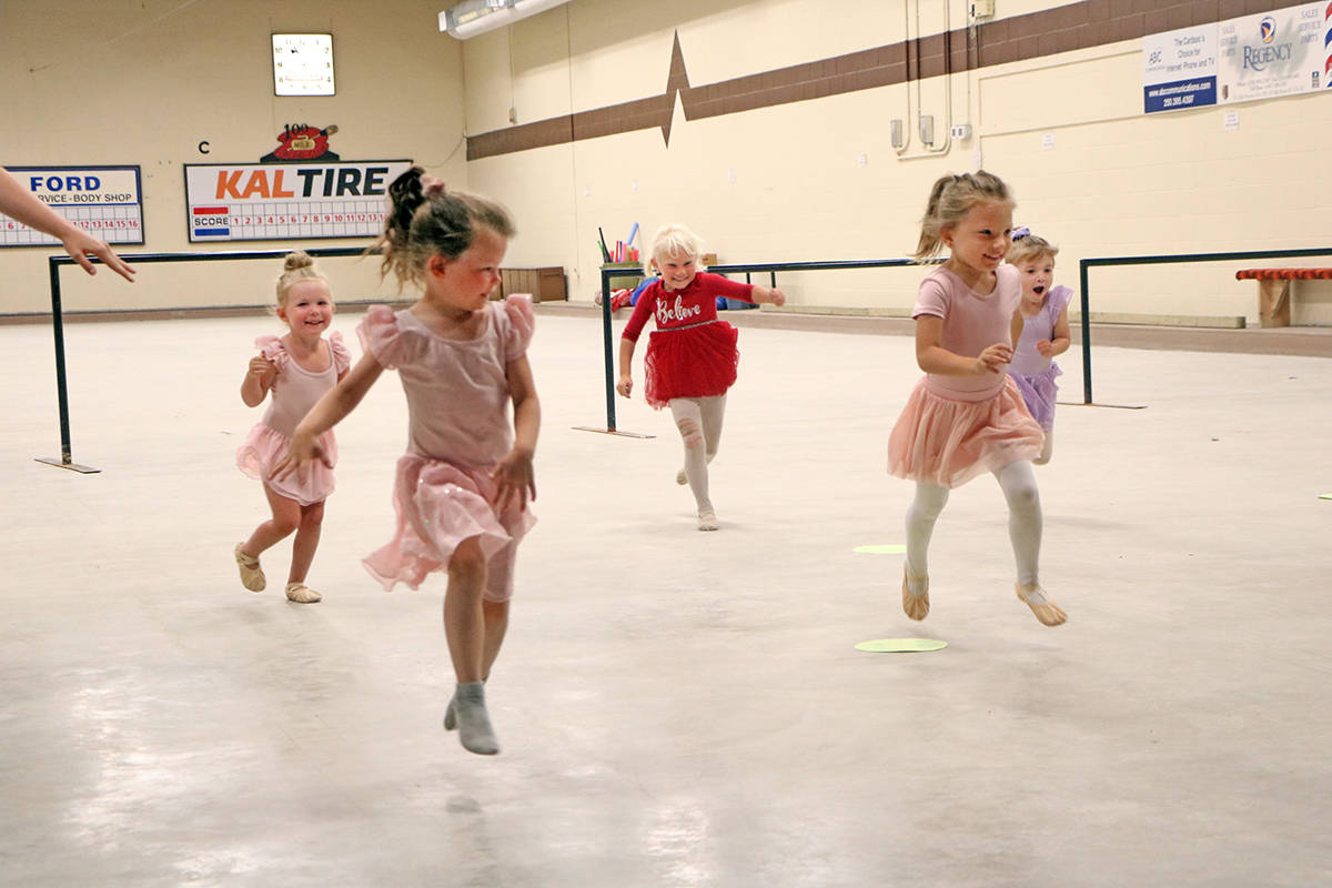 22360868_web1_200808-OMH-Ballet-Class-Rec-Centre_19