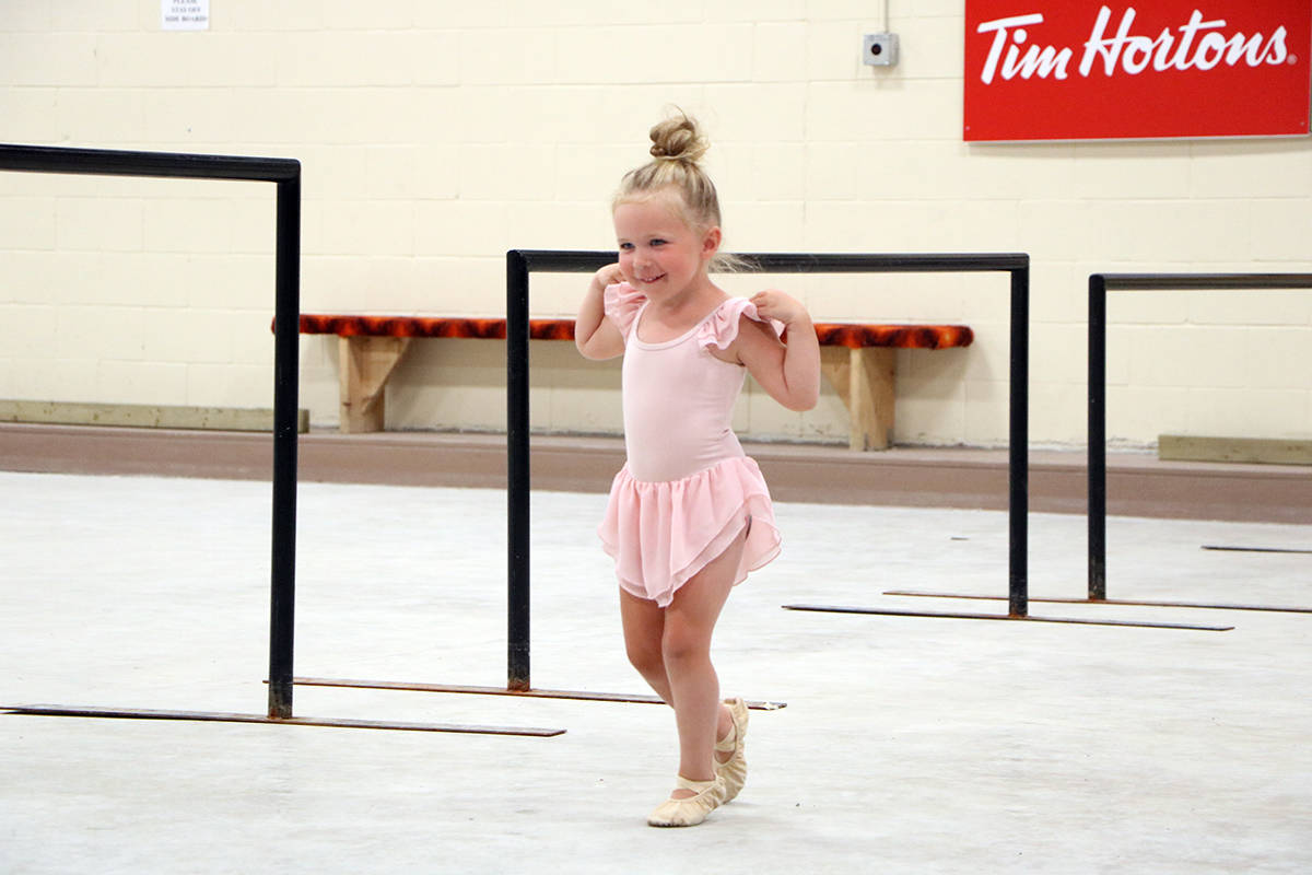 22360868_web1_200808-OMH-Ballet-Class-Rec-Centre_21