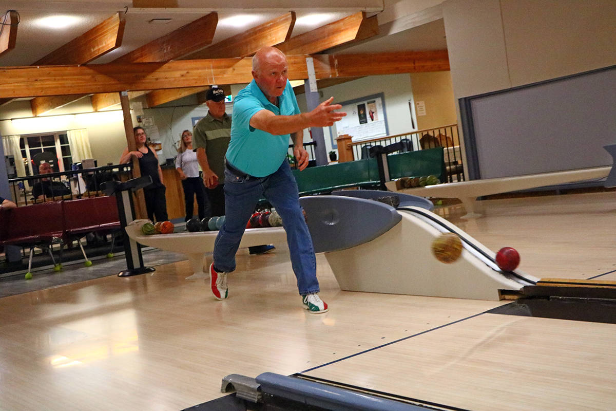 22653175_web1_200909-OMH-Bowling-Back-On_15