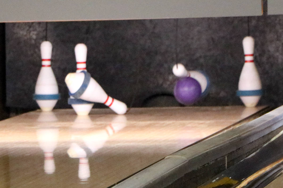 22653175_web1_200909-OMH-Bowling-Back-On_8