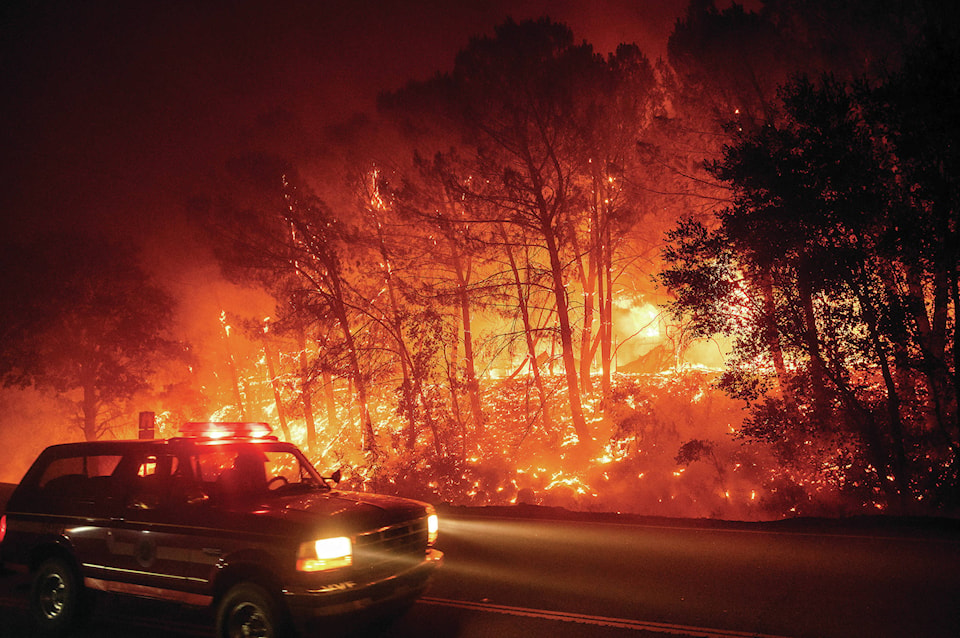 22813721_web1_200820-RDA-World-California-Wildfires_1