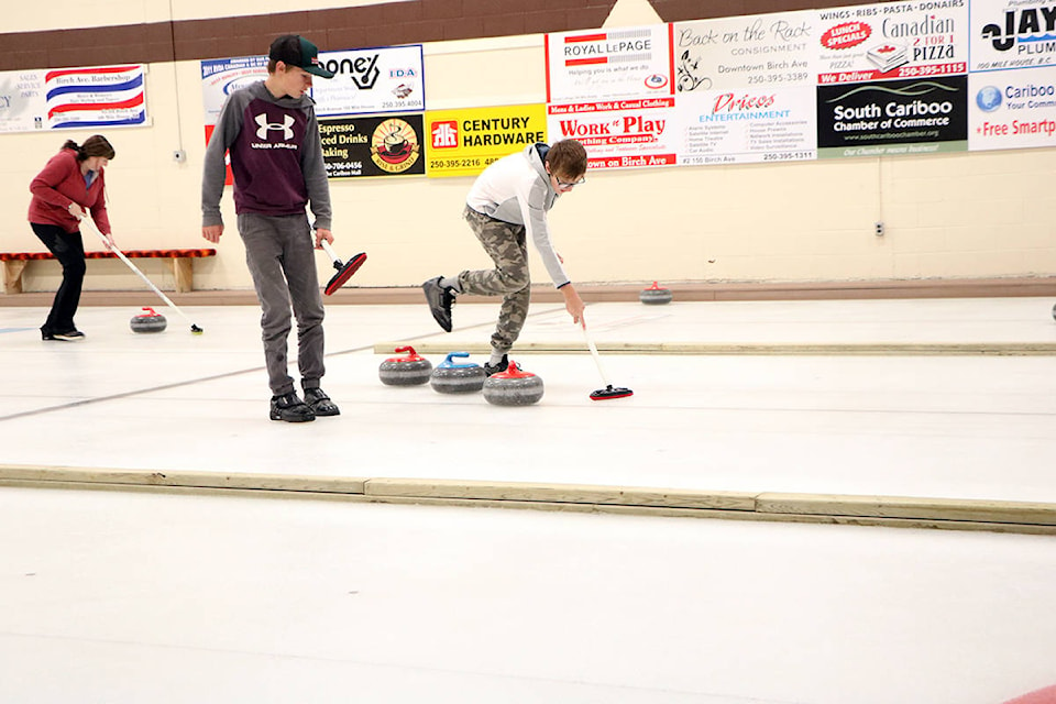22967492_web1_201010-OMH-Curling-Starts-Up_2