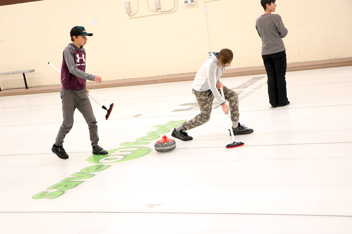 22967492_web1_201010-OMH-Curling-Starts-Up_4