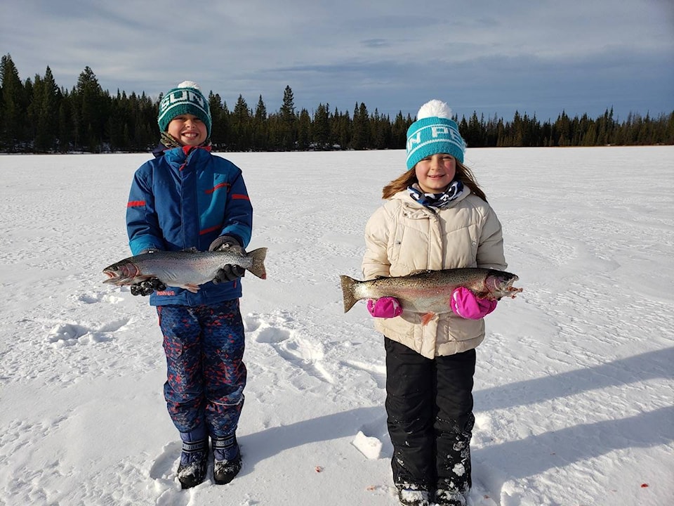 23665901_web1_201224-OMH-Ice-Fishing_1