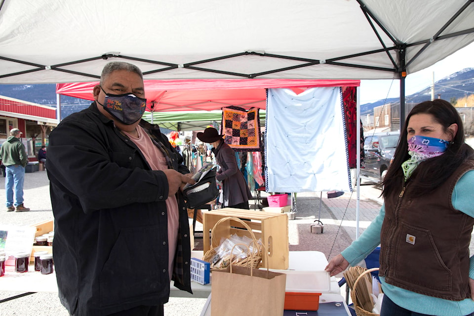 Wayne Fletcher finds something he likes from Lana Rae Brooks at her Lana Rae’s Naturals’ booth at the Clinton Outdoor Market at Hunnies Mercantile Sunday. (Kelly Sinoski - 100 Mile Free Press).