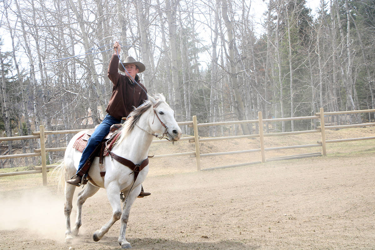 24956927_web1_210429-OMH-High-School-Rodeo_3