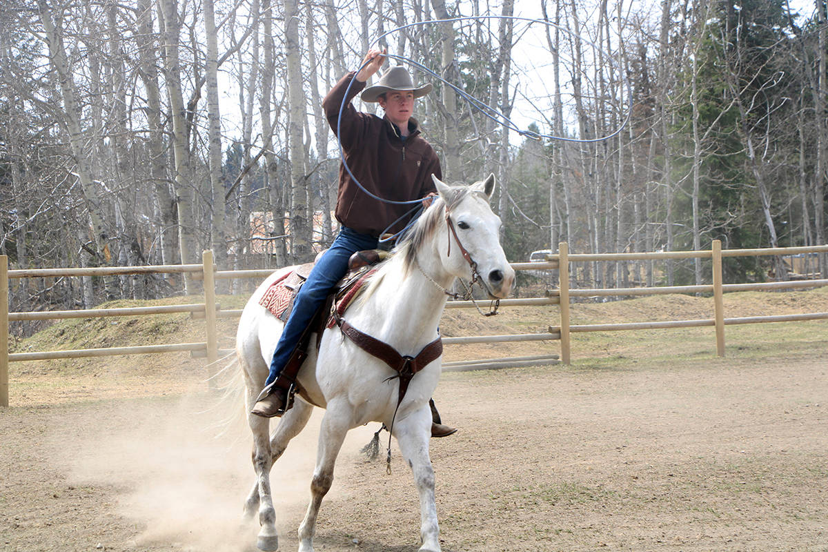 24956927_web1_210429-OMH-High-School-Rodeo_5