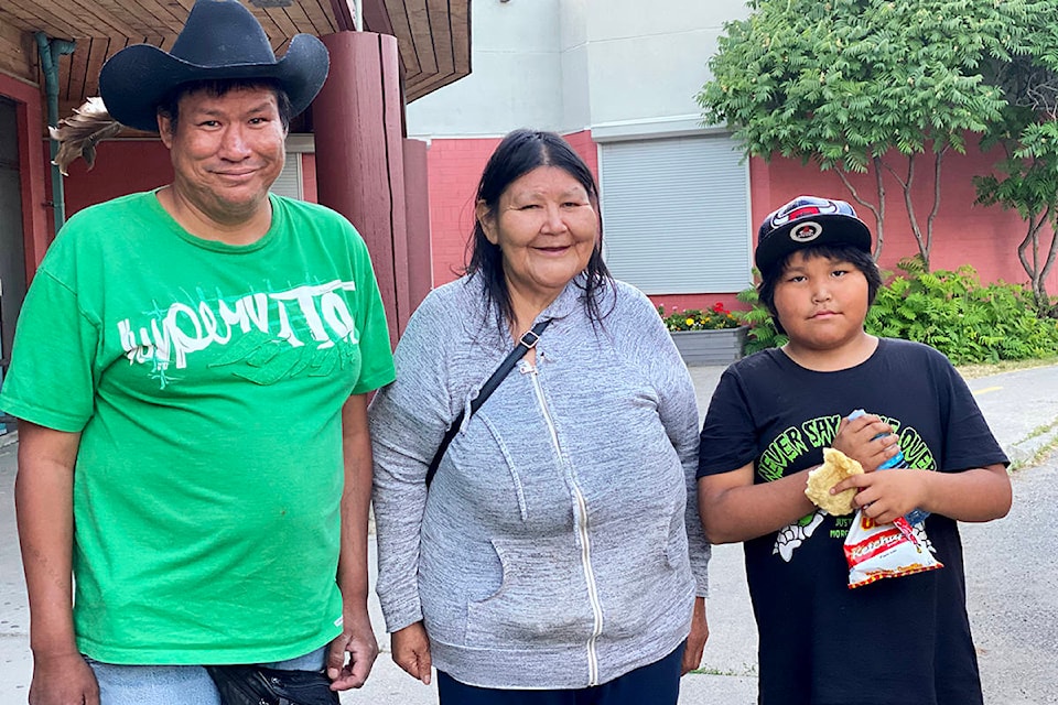 Ulkatcho First Nation evacuated members Roland, Diane and Kayden Paul get ready to board a bus to Prince George Wednesday evening. (Angie Mindus photo - Williams Lake Tribune)