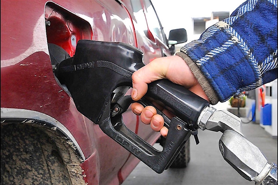 26605181_web1_20190329-BPD-Gas-pump.ES