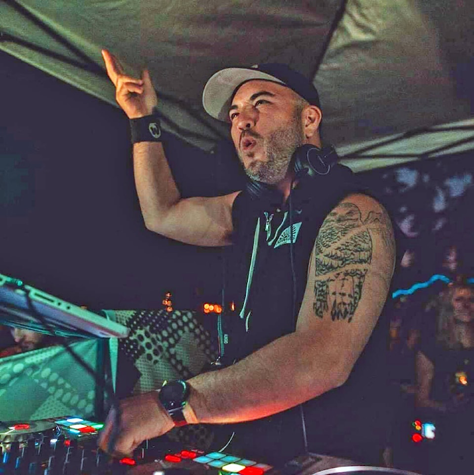 26776346_web1_211014-OMH-DJ-CarlosVendetta_1