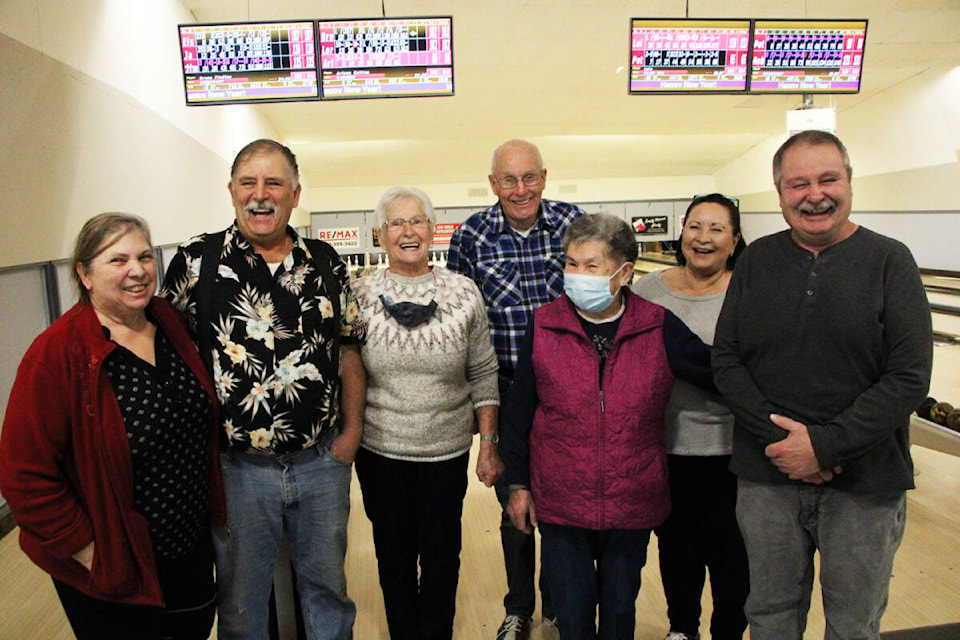 Big Country Lanes’ Friday seniors bowling league includes Loretta Findlay, (from left), Bruce Findlay, Lois Nadin, Peter Nadin, Elsie Urquhart, Arlene Collins and Jamie Wilson. (Patrick Davies photo - 100 Mile Free Press)