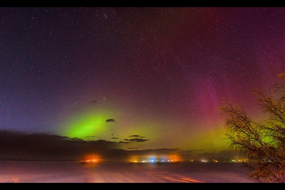 A picture of the aurora over Green Lake on March 30, 2022. (Warren Lowe Photo)