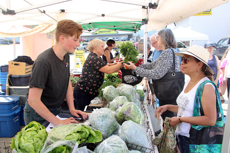 28925671_web1_210715-OMH-Farmers-Market-Standalones-_5