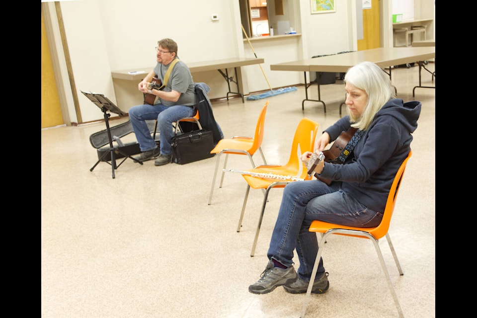 Scott Campbell, left sings while Rose Wall plays guitar. (Lauren Keller photo - 100 Mile Free Press)