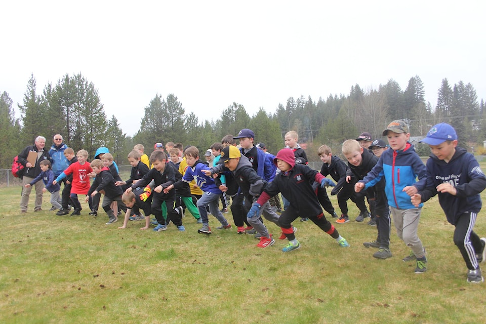 Boys from the elementary schools race off of the start line. (Lauren Keller photo - 100 Mile Free Press)