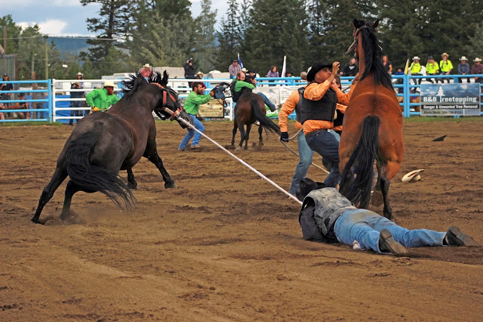 29853722_web1_190808-omh-wildhorserace