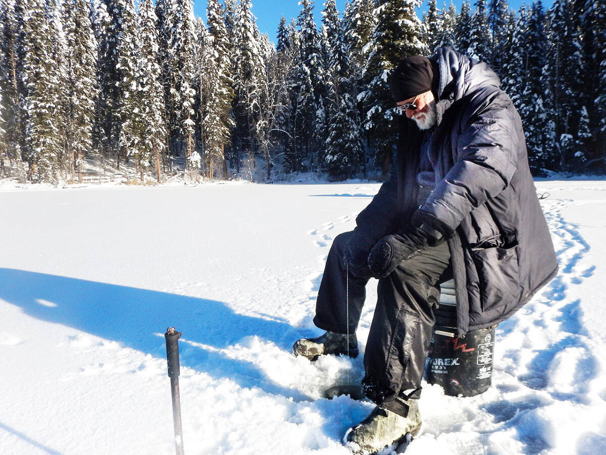 31500842_web1_220112-OMH-Ice-Fishing_3